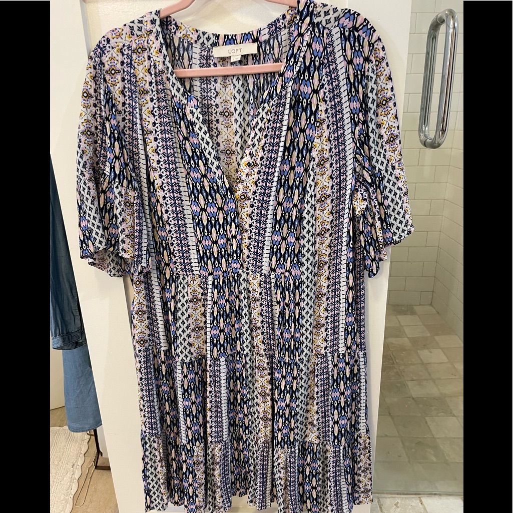 Loft Tiered/Gathered V-Neck Dress Size M